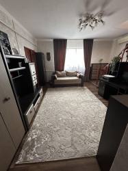 Гарний 2-х поверховий будинок недалеко від центру