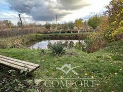 Гарний 2-х поверховий будинок недалеко від центру