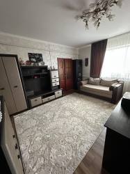 Гарний 2-х поверховий будинок недалеко від центру